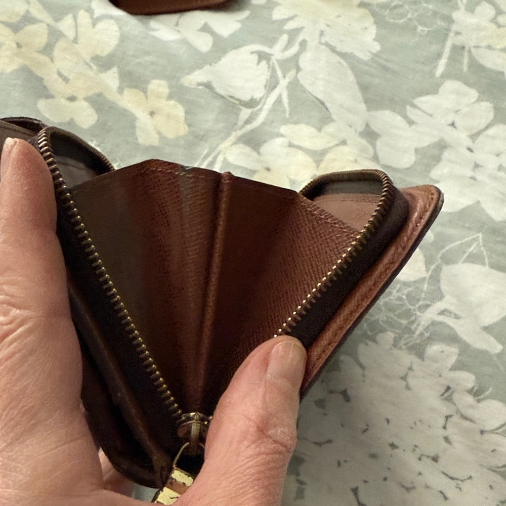 Vintage Authentic Louis Vuitton Dark Brown Monogram Wallet - Picture 9 of 10